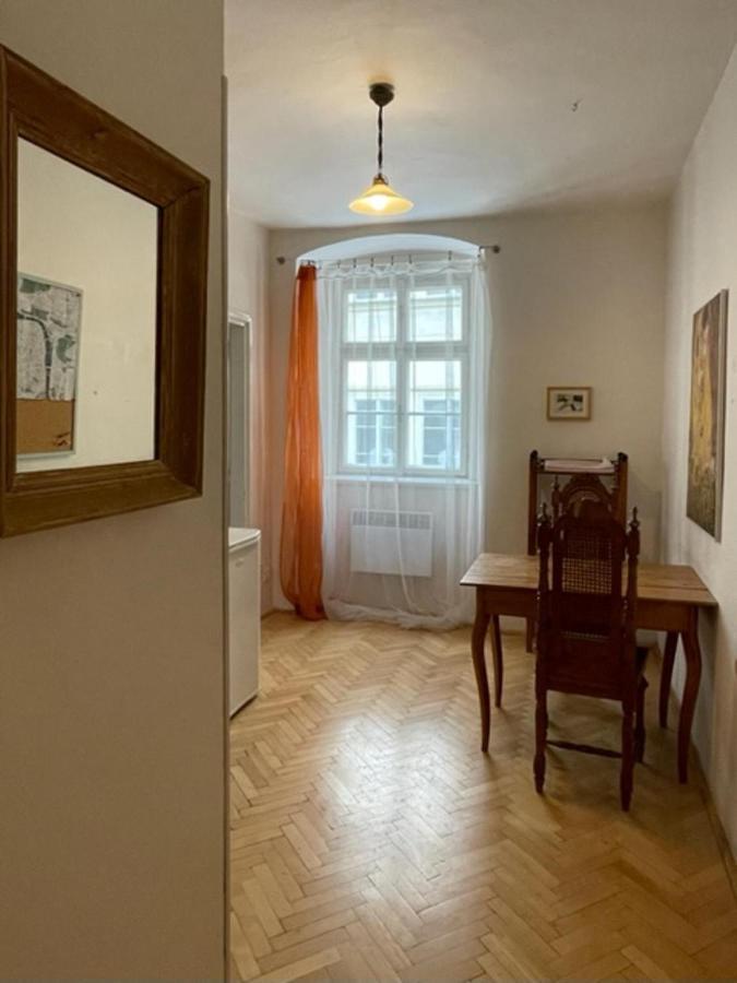 Cool Historical 1 Bedroom In Mala Strana Appartamento *